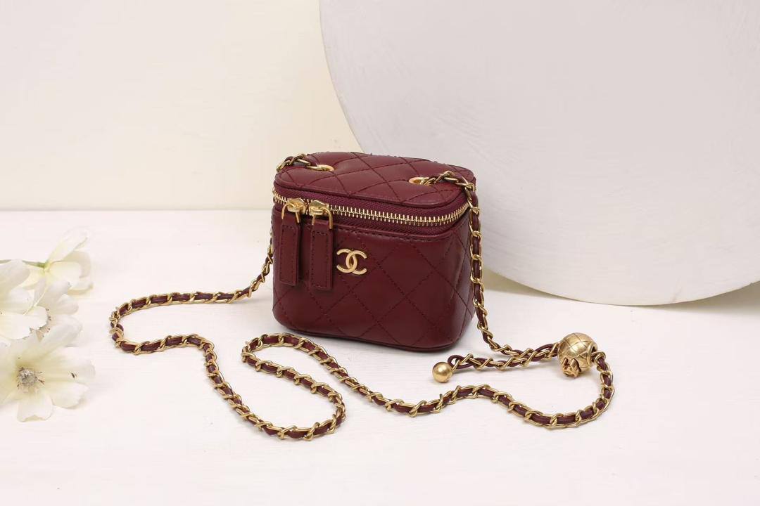 Chanel

90 dhs🇦🇪

high quality 

With box
🎁🎁🎁

Zain26
♥️♥️♥️