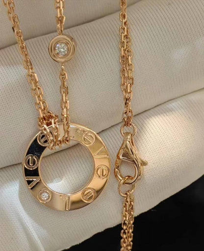 Cartier Necklace* 🍁
Master quality 

60 dhs🪙🖤 normal box 📦

Zain48
♥️♥️♥️