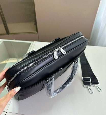 Montblanc 
Laptop bag 
copy one 
250 dhs✅

Zain295
♥️♥️♥️