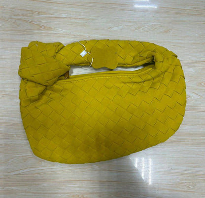 Bottega
24*16 cm
65 dhs🇦🇪🇦🇪

Zain17
♥️♥️♥️