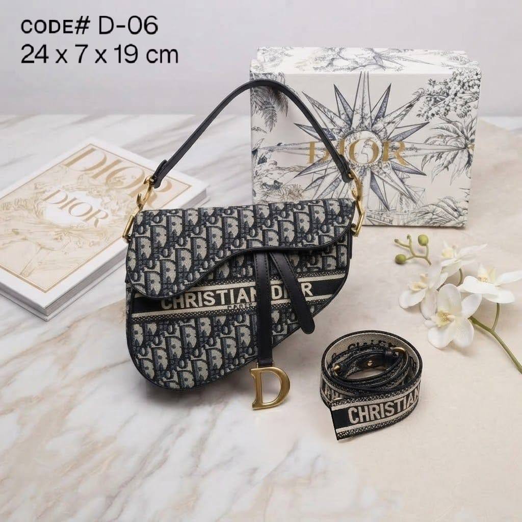 CHRISTIAN DIOR sᴀᴅᴅʟᴇ ᴄʀᴏssʙᴏᴅʏ ʙᴀɢ ᴏʙʟɪǫᴜᴇ & ʟᴇᴀᴛʜᴇʀ ᴛʀɪᴍ ᴍᴀᴛᴇʀɪᴀʟ sɪᴢᴇ : 24 cm ᴡɪᴛʜ BOX

90 dhs🇦🇪🇦🇪🇦🇪

Zain31
♥️♥️♥️
