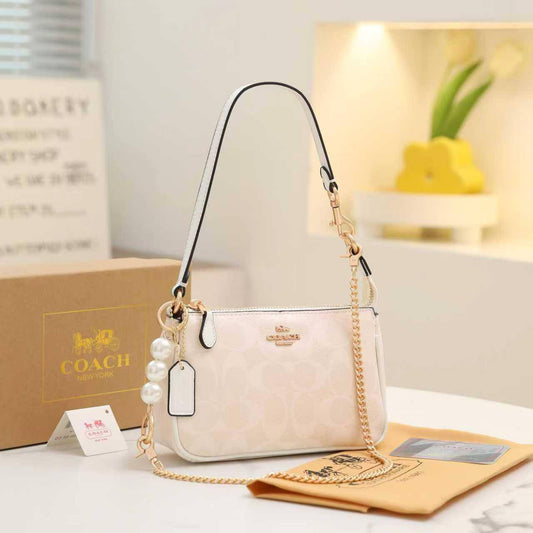 Coach

Best quality

With box’s
🎁🎁🎁

90 dhs❤️
size 18cm

Zain158
♥️♥️♥️