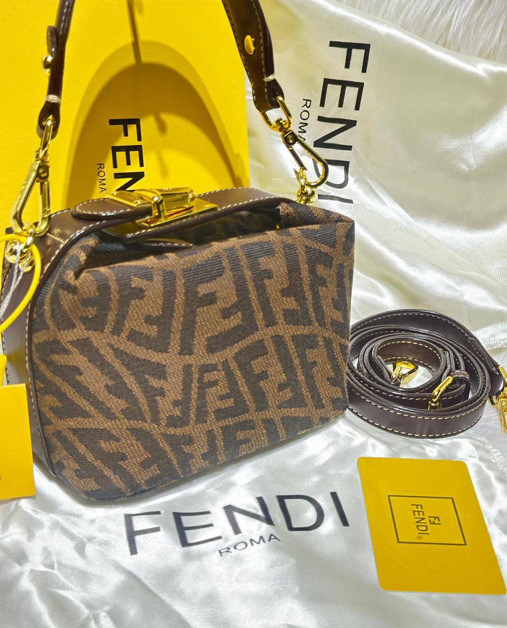 Fendi
good quality, comes with box, 
🎁🎁🎁

size... 19*11 cm 
90 dhs💓

Zain12
♥️♥️♥️