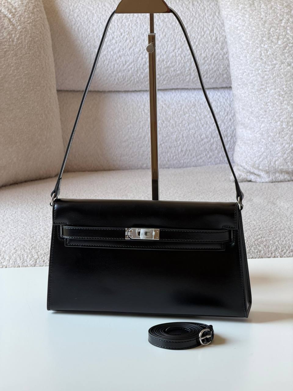 Hermes
 Elan Box 27cm💕master quality😍with box❤️
380 dhs✅

Zain52
♥️♥️♥️