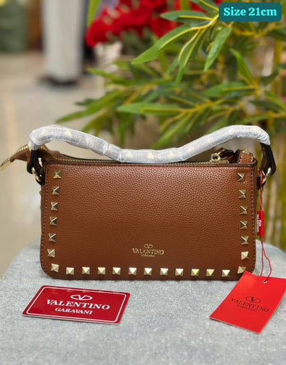 Valentino
Good quality 
with box 🎁🎁🎁

115 dhs💓

Zain186
♥️♥️♥️