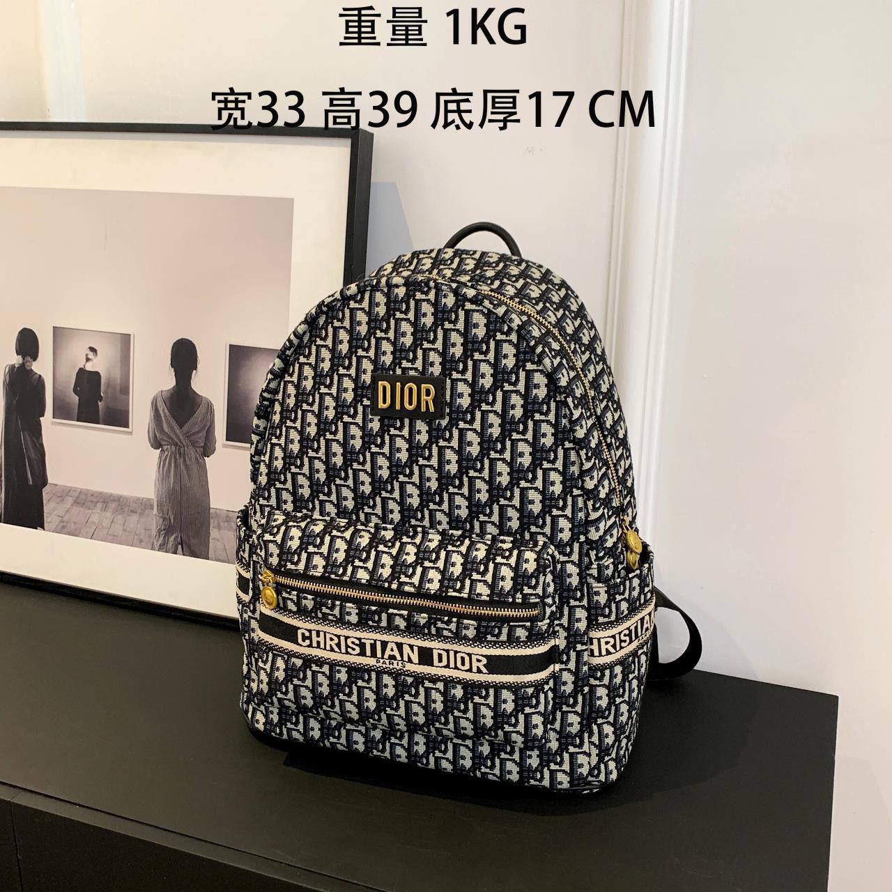 Dior
39*33*17 cm
90 dhs❣️

Zain17
♥️♥️♥️