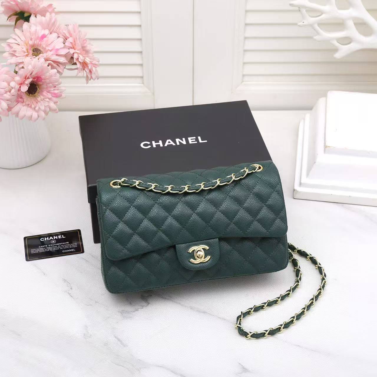 Chanel
nice quality
110 dhs✅
withbox

Zain143
♥️♥️♥️