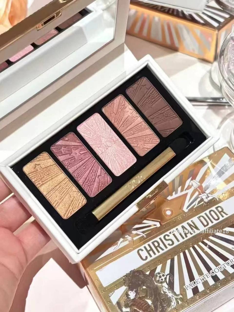 NEW DIOR EYE PALETTE
70 dhs✅

Zain01
♥️♥️♥️