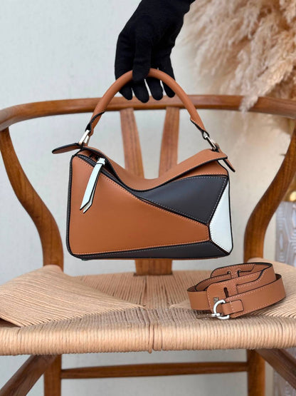 LOEWE
24cm
340 dhs🇦🇪🇦🇪
Top quality 
With box🎁

Zain167
♥️♥️♥️