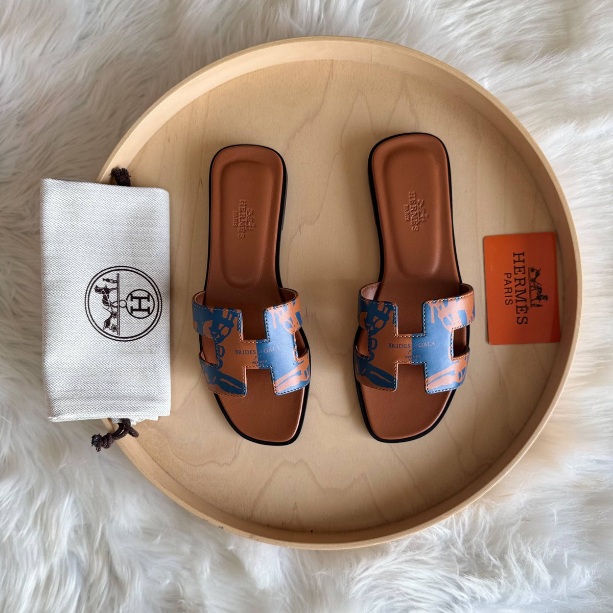 Hermes

Available

Master quality 
Size: 36 to 41 

430 dhs🇦🇪🇦🇪

Zain318
♥️♥️♥️