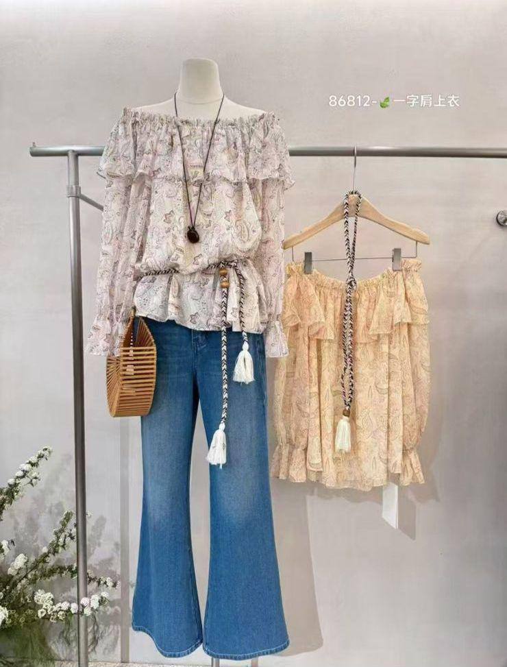 shoulder paisley blouse 
Size M L XL 
60 dhs✅

Zain295
♥️♥️♥️