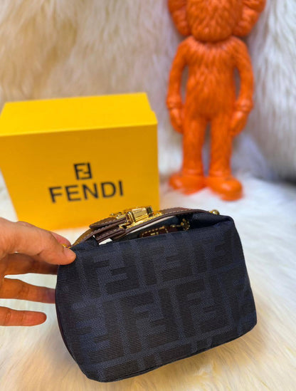 Fendi
good quality, comes with box, 
🎁🎁🎁

size... 19*11 cm 
90 dhs💓

Zain12
♥️♥️♥️