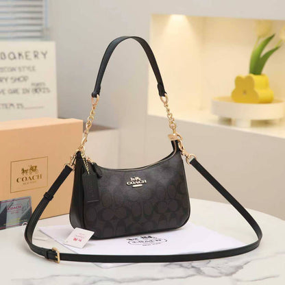 COACH 
95 dhs✅
With box 
25cm👈🌹

Zain161
♥️♥️♥️