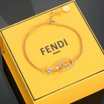 FENDI ❤️‍🔥*
Bracelet 🔥
Master quality 💯
With normal boxes 📦 
45 dhs🪙🌨️
With master box 🗃️ 
65 dhs🪙🌨️

Zain216
♥️♥️♥️