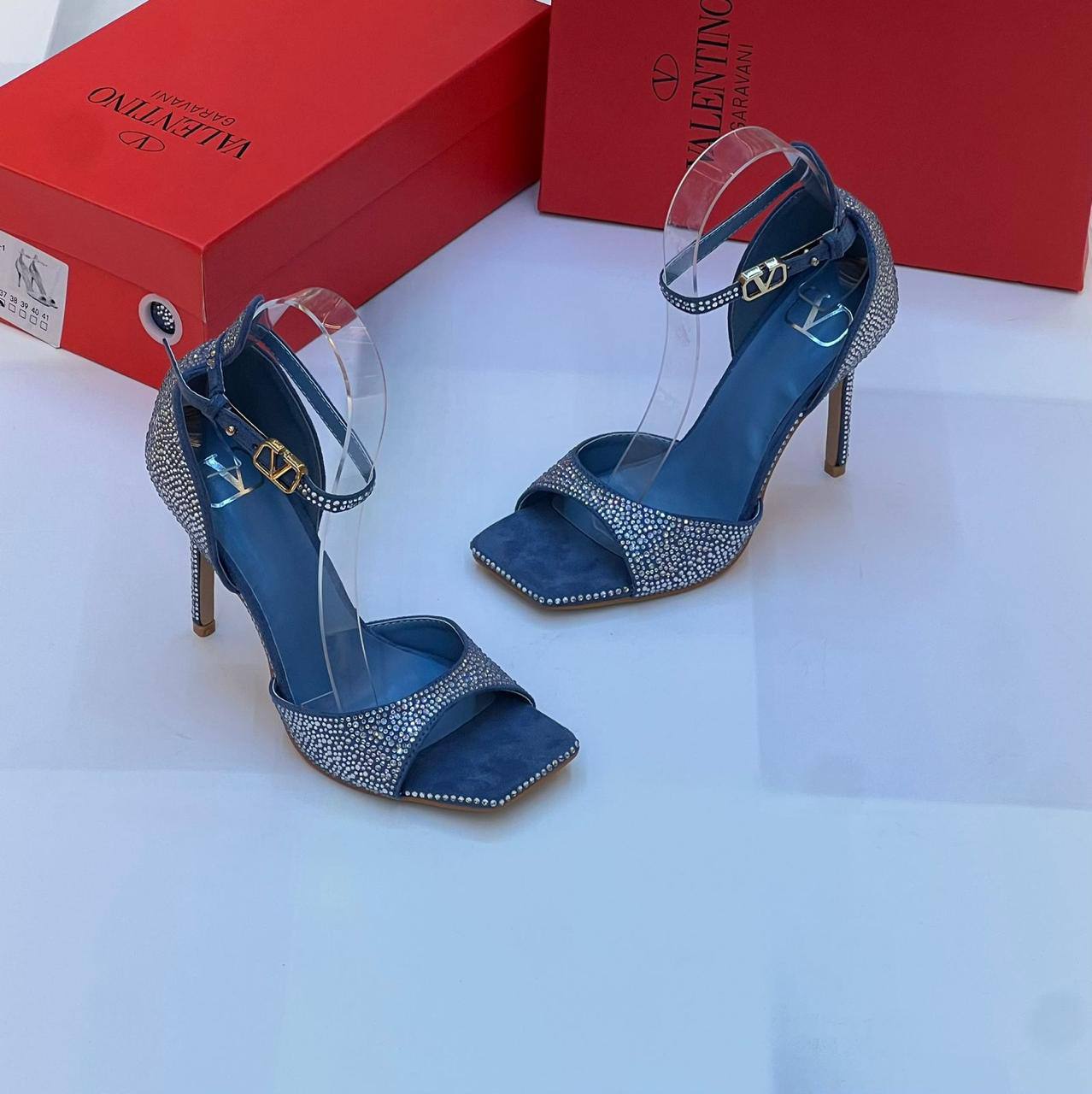 Valentino 
100 dhs💓
Size  36. To. 41

Zain80
♥️♥️♥️