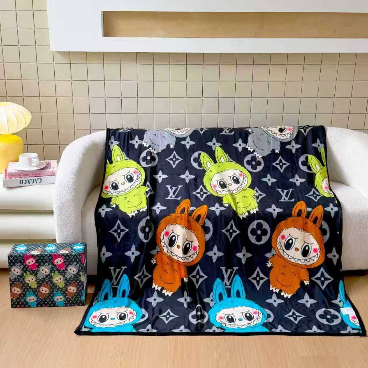 Blanket 

200*230 cm
Double size 

55 dhs💓

with box
🎁🎁🎁

Zain17
♥️♥️♥️