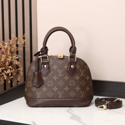 LV
BEST QUALITY WITH BOX’S 
120 dhs✅
size 23CM

Zain290
♥️♥️♥️