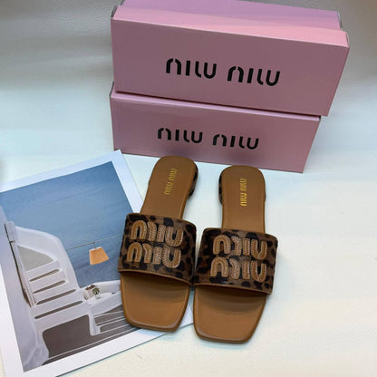 Slippers
Size 36-41
65 dhs✅

Zain236
♥️♥️♥️