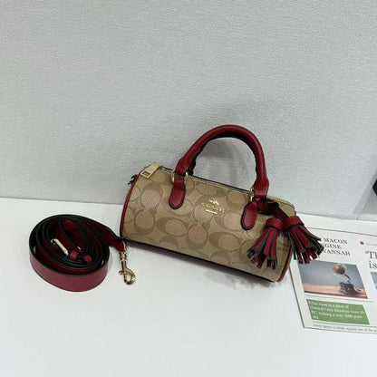 Coach - Aigner
90 dhs🪙💕
Good quality 

with box
🎁🎁🎁

Zain35
♥️♥️♥️
