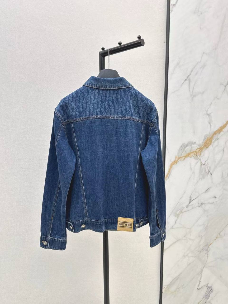 *New collections   
250 dhs🇦🇪
*good  quality  
*Sizes:S M L xl * 
*AVAILABLE NOW*🥰

Zain231
♥️♥️♥️