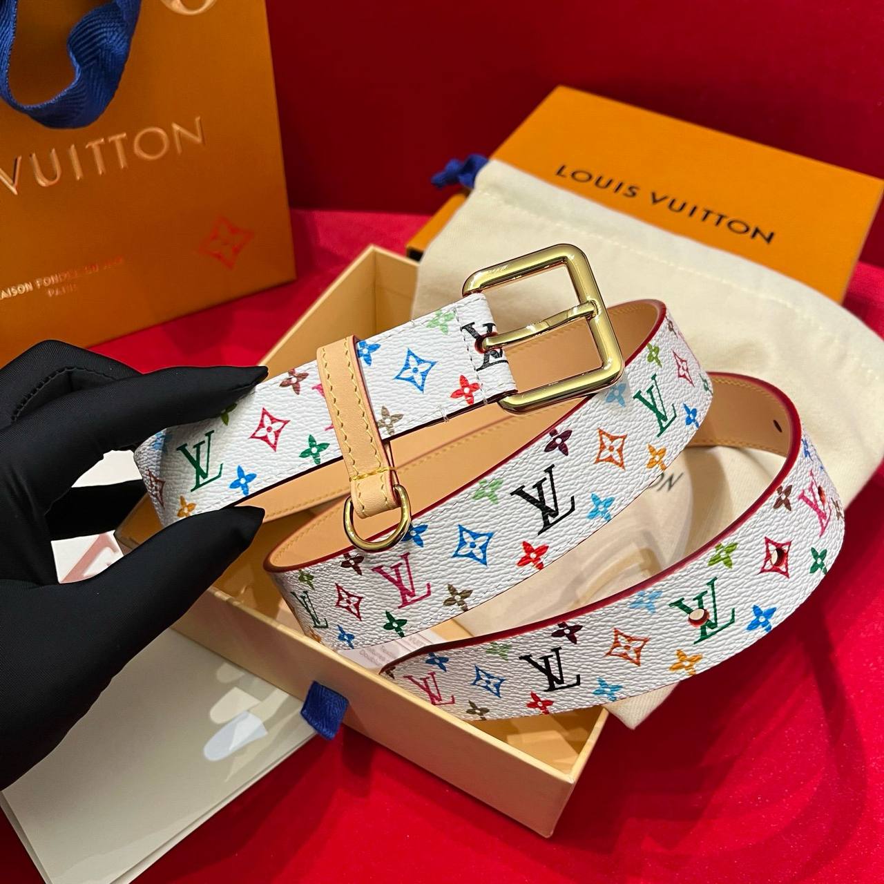 LV
💜*Master quality*💜
300 dhs🪙💚

Zain160
♥️♥️♥️