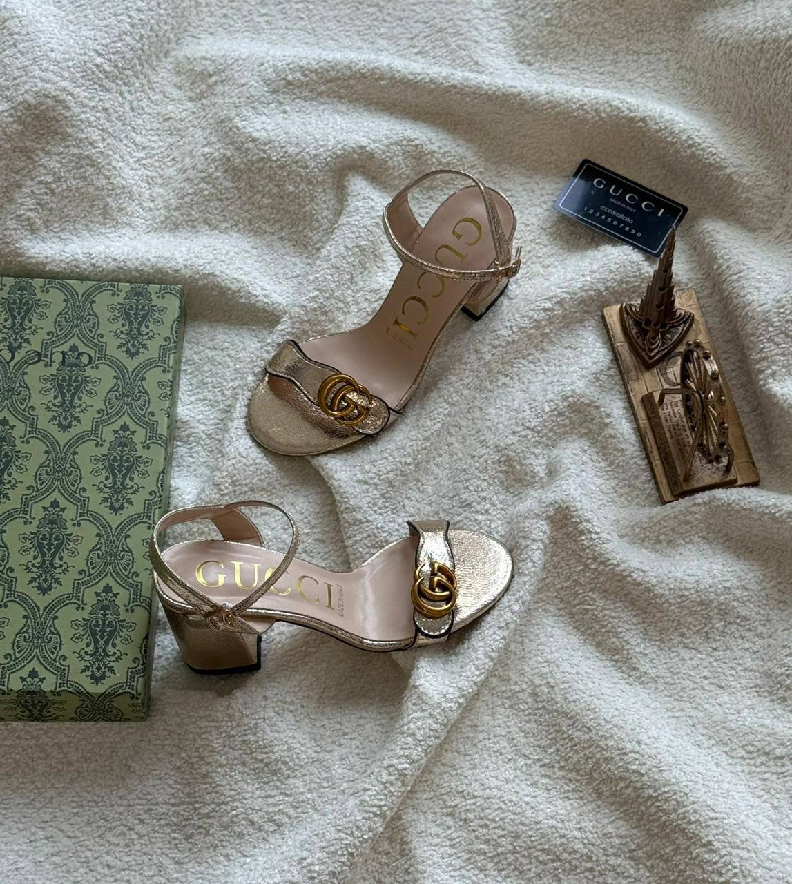 Gucci

Size. 36 to 41 

120 dhs🇦🇪🇦🇪

Zain80
♥️♥️♥️