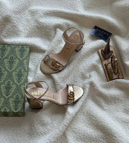 Gucci

Size. 36 to 41 

120 dhs🇦🇪🇦🇪

Zain80
♥️♥️♥️