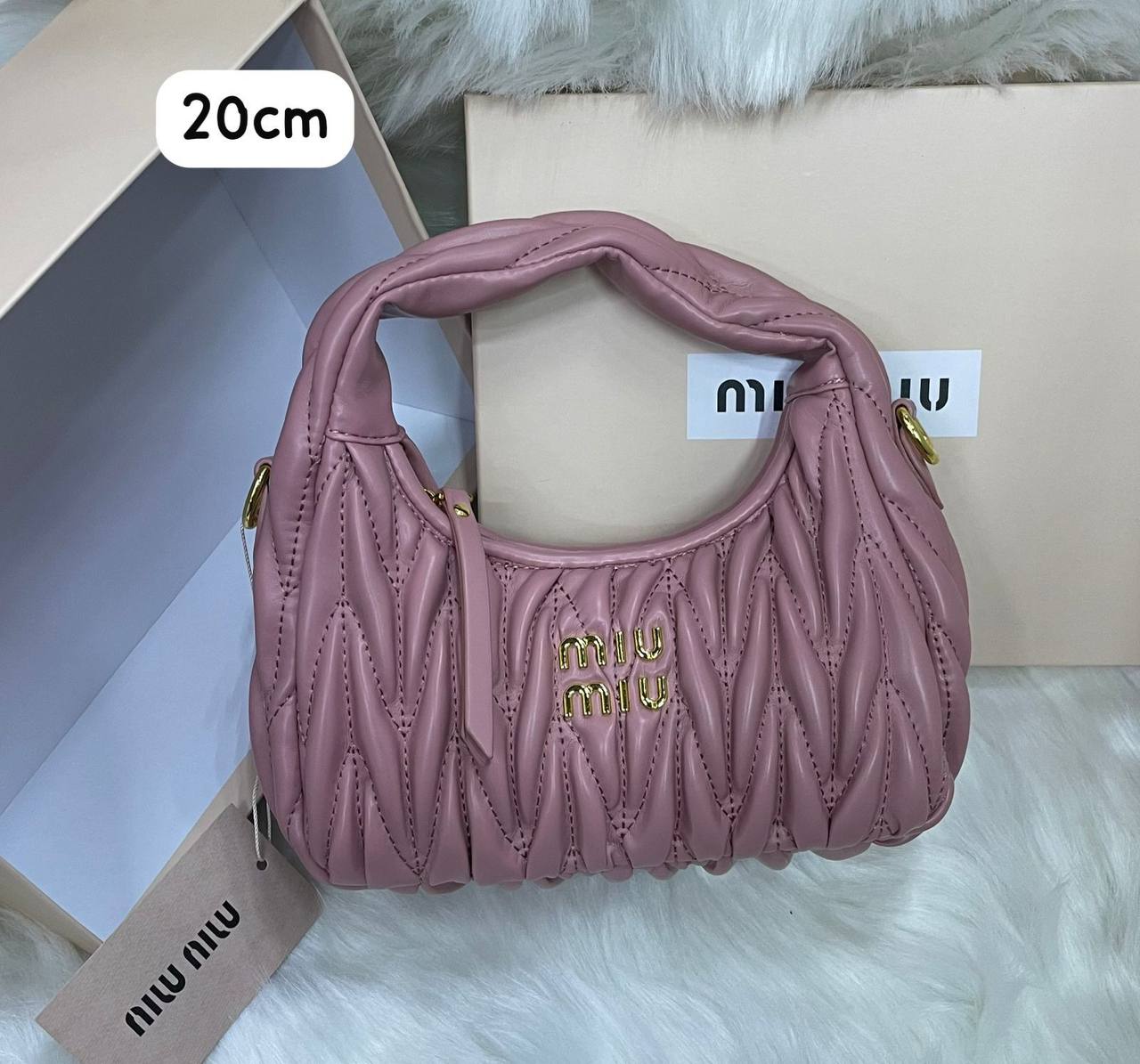 Miu Miu
95 dhs✅ 

with box
🎁🎁🎁

Zain72
♥️♥️♥️