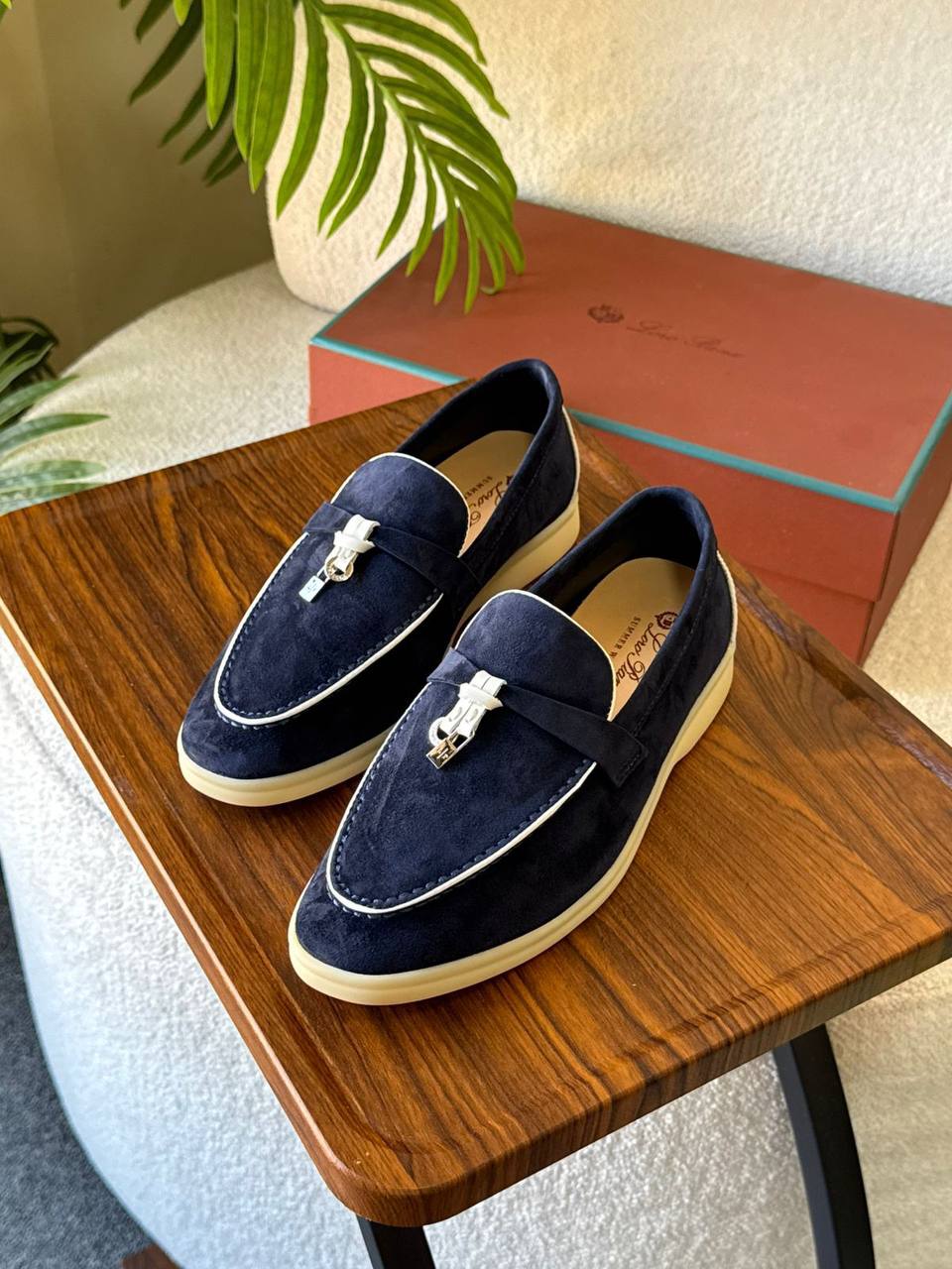 LORA PIANA 
SuperMaster Quality 💯
450 dhs💓
Size:36-41💥

Zain171
♥️♥️♥️
