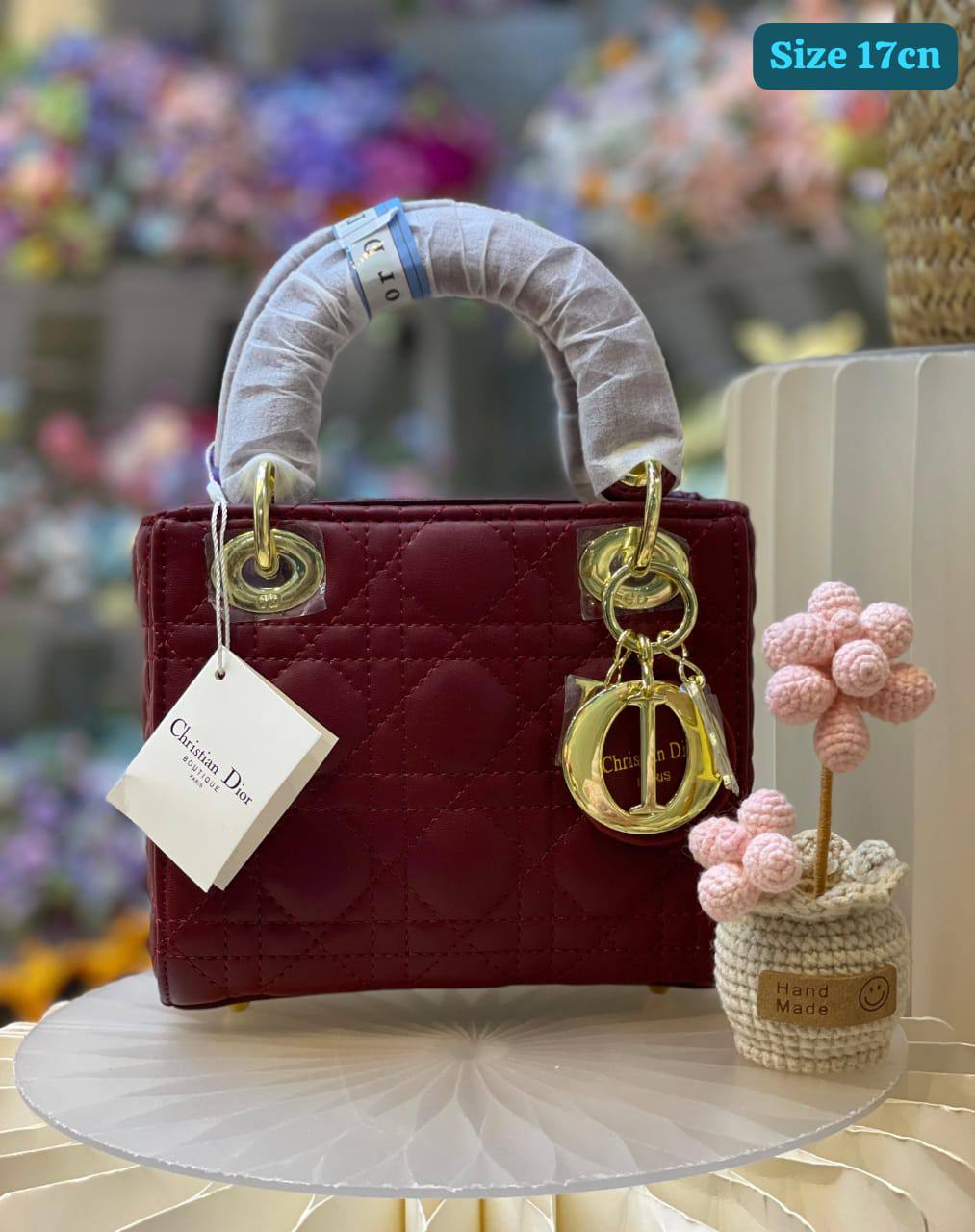 Dior
Good quality 
with box 
🎁🎁🎁

95 dhs🪙🌨️

Zain186
♥️♥️♥️