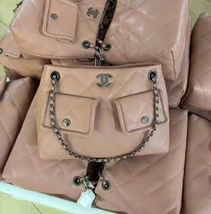 Chanel 
good quality 
110 dhs🇦🇪

Zain278
♥️♥️♥️