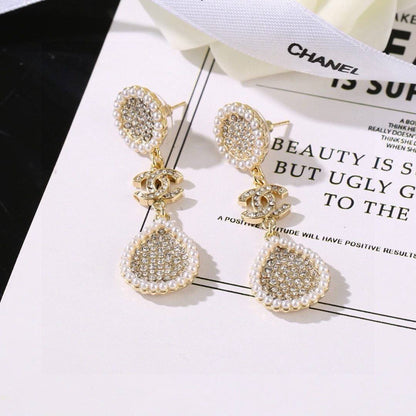 *CHANEL❤️‍🔥*
Earring 🦋
Master quality 💯
With normal boxes 🗃️ 
55 dhs🇦🇪🇦🇪🇦🇪

With master box 📦 
70 dhs🇦🇪🇦🇪🇦🇪

Zain216
♥️♥️♥️