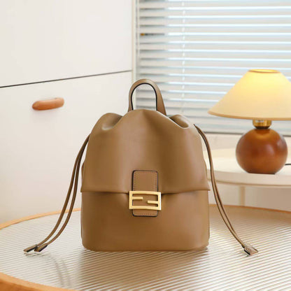 FENDI

Best quality 

without box

90 dhs🇦🇪🇦🇪

size 26CM

Zain290
♥️♥️♥️