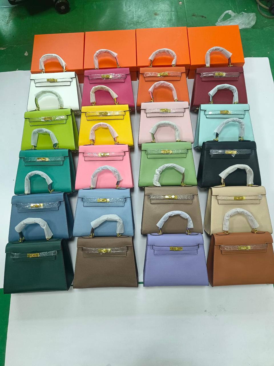 Hermes

with box
🎁🎁🎁

90 dhs💓

Zain74
♥️♥️♥️