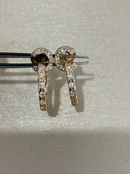 CHANEL ❤️‍🔥*
Earring 🦋
Master quality 💯
With normal boxes 🗃️ 
55 dhs💓
With master box 📦 
70 dhs💓

Zain216
♥️♥️♥️