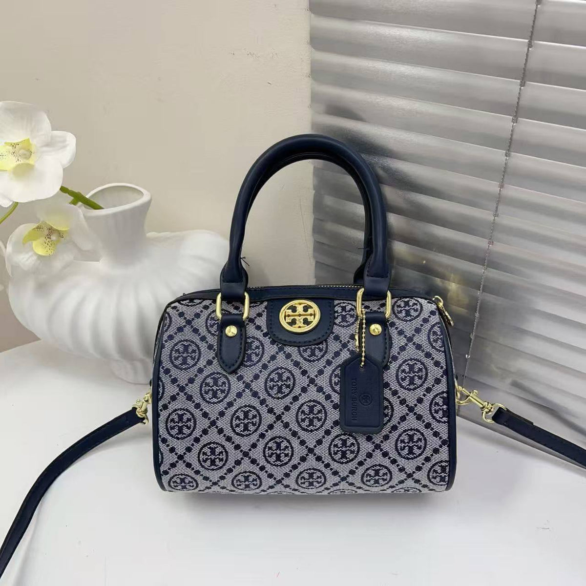 Tory burch  
80 dhs🇦🇪🇦🇪

Zain232
♥️♥️♥️