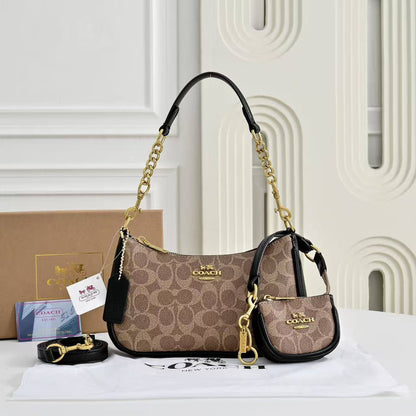 Coach
110 dhs🇦🇪🇦🇪
with box
size 24×7×14cm
with small bag and cherry

Zain42
♥️♥️♥️