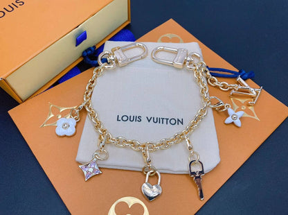 Keychain & Bag Charm 
80 dhs🪙💕 

with Box And Paper Bag
🎁🎁🎁

Zain89
♥️♥️♥️
