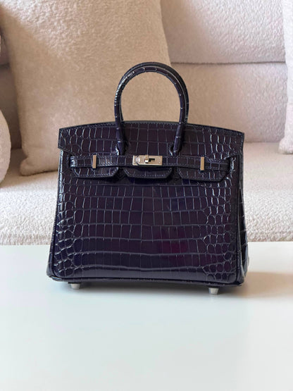 Hermes Birkin croc 25cm💥Master quality ✅with box📦
710 dhs✅

Zain52
♥️♥️♥️
