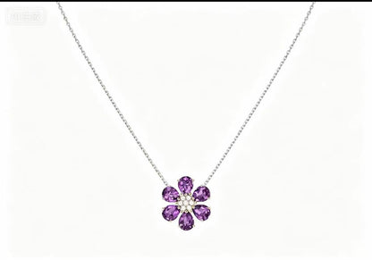VCA 
Necklace 🐦‍🔥
Master quality 💯
With normal boxes 🗃️ 
50 dhs🇦🇪🇦🇪

With master box 📦 
85 dhs🇦🇪🇦🇪

Zain216
♥️♥️♥️
