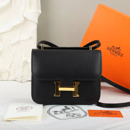 Hermes
100 dhs✅
with box
🎁🎁🎁

size
Small 19×6×15cm
Medium 24×6×17cm

Zain42
♥️♥️♥️