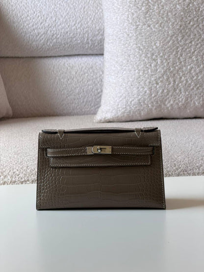 Hermes

 pochette 21cm💥Master quality ✅

with box📦
🎁🎁🎁

340 dhs✅

Zain52
♥️♥️♥️