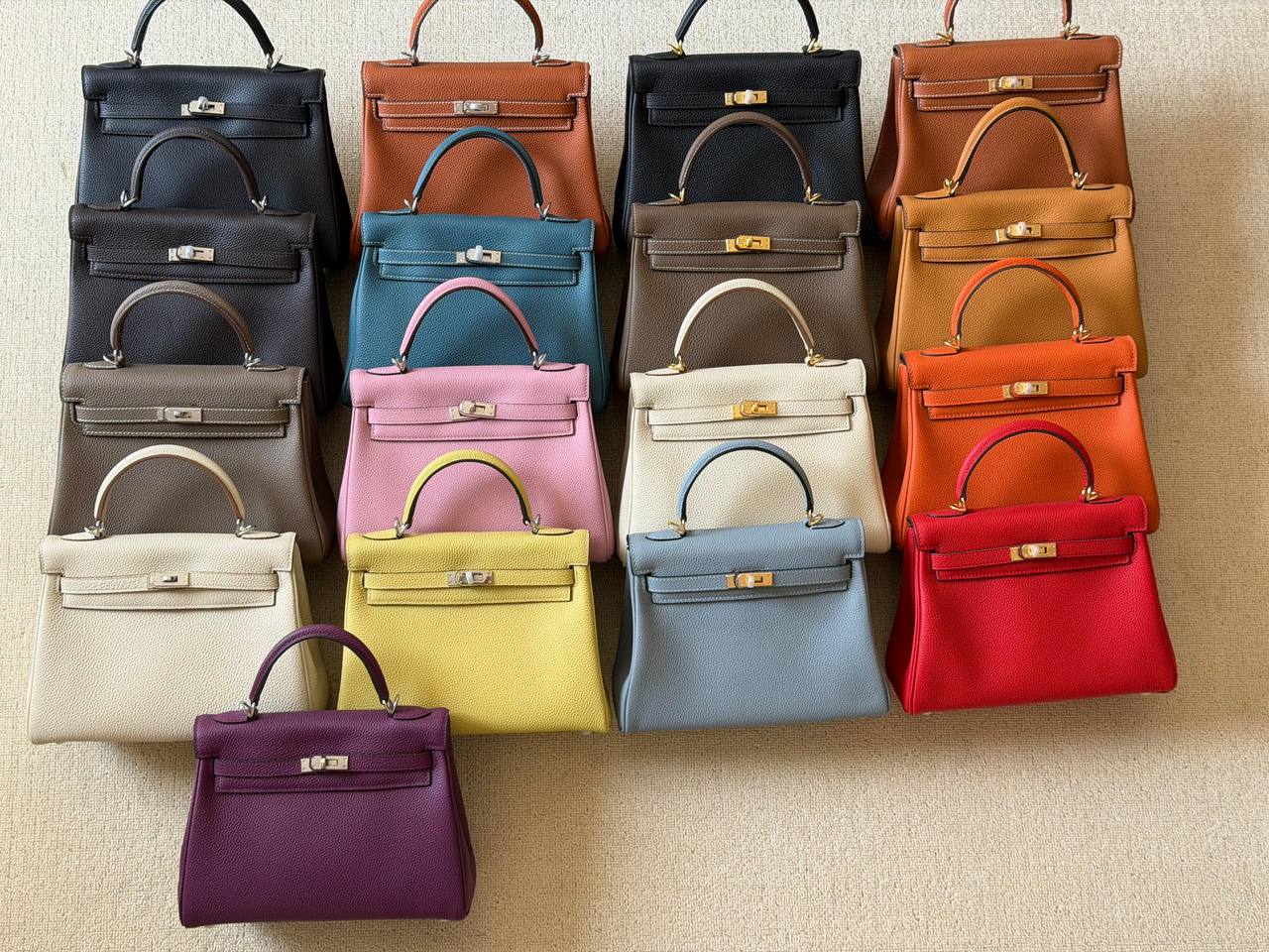 Hermes
kelly 25 cm💥Master quality ✅with box📦
440 dhs✅

Zain52
♥️♥️♥️