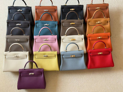 Hermes
kelly 25 cm💥Master quality ✅with box📦
440 dhs✅

Zain52
♥️♥️♥️