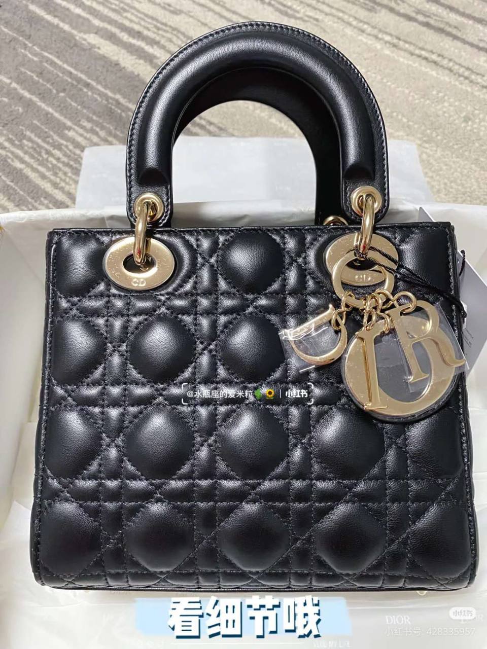 Dior Master
20cm 
280 dhs🪙🌨️

Zain10
♥️♥️♥️
