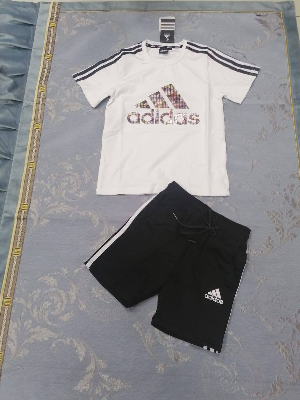 Kids tracksuit 

8 10 12 14 16 size 

75 dhs🇦🇪🇦🇪

Zain27
♥️♥️♥️