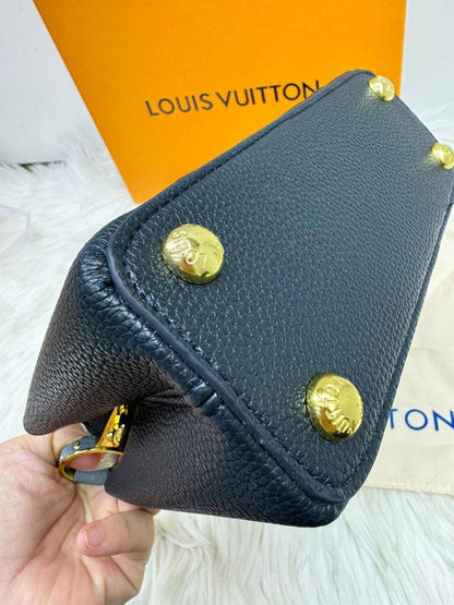 💎 LV Capitalcines
1️⃣ First quality +🎁
Size : 21 * 15 cm
90 dhs🪙🌨️
with box🎁

Zain115
♥️♥️♥️