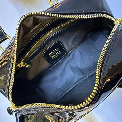 MIU MIU 
GOOD QUALITY 
WITH BOX 
🎁🎁🎁

90 dhs✅

Zain17
♥️♥️♥️