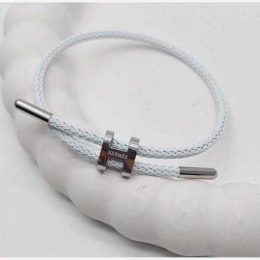 Hermes
Good quality 
Bracelet 
With black boxes
20 dhs🇦🇪🇦🇪

With normal boxes and 
Paper bag
30 dhs🇦🇪🇦🇪

With original boxes
40 dhs🇦🇪🇦🇪

Zain216
♥️♥️♥️