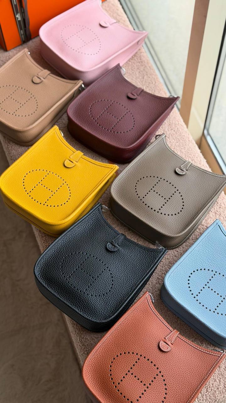 HERMES 🧡
MINI EVELYNE 16 cm
*with original packing*🎁
*HANDMADE*
For Price 👇 WTSP Text Zain 0568585901

Zain280
♥️♥️♥️